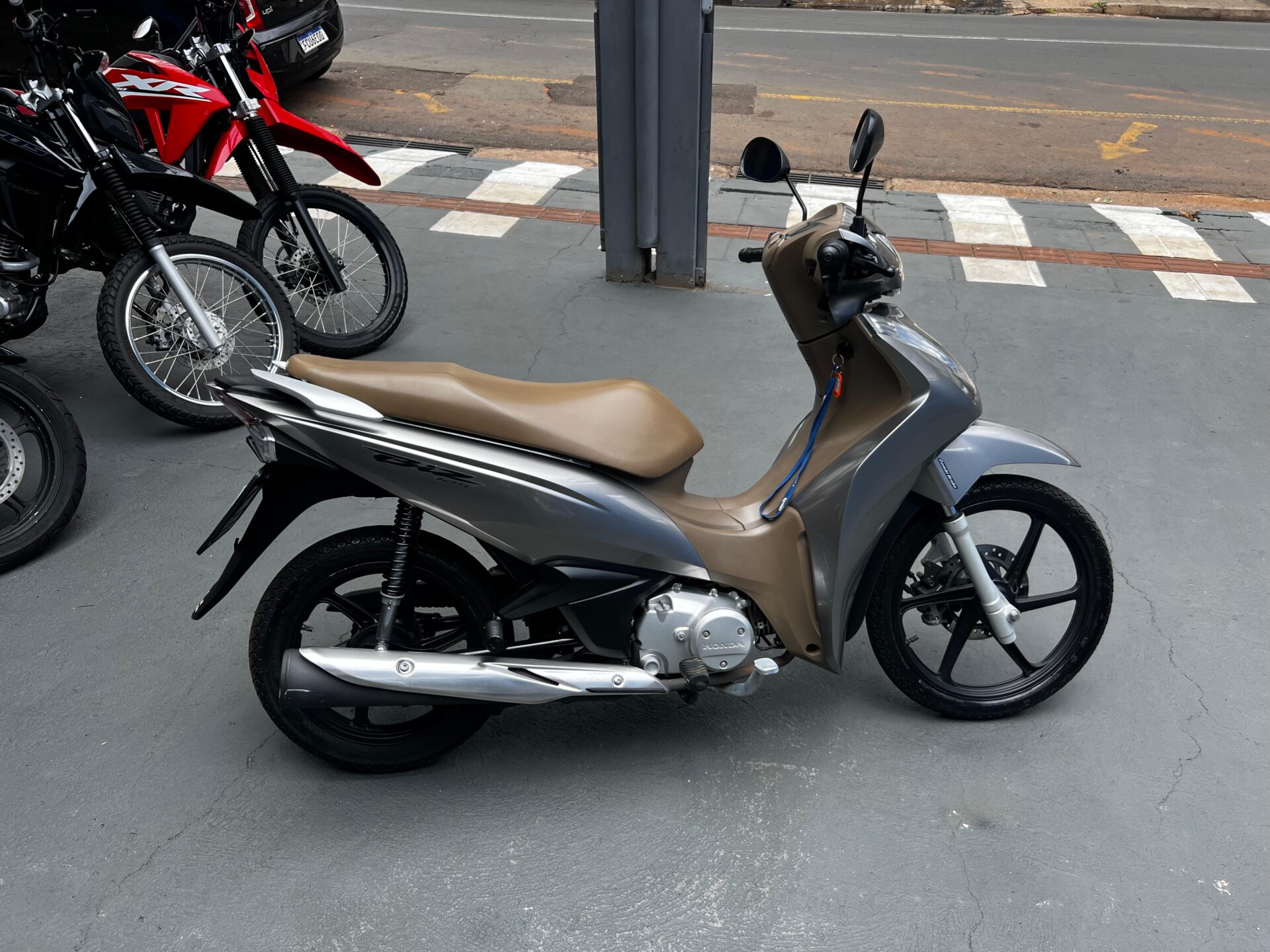 b3e889de-ba67-451b-95bd-fe793764e103-4